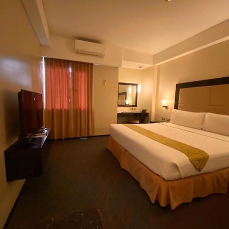 Mallberry Suites Business Hotel Cagayan de Oro Exteriör bild