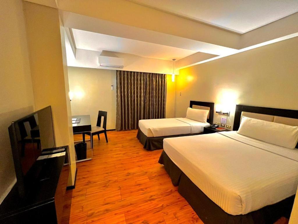 Mallberry Suites Business Hotel Cagayan de Oro Exteriör bild