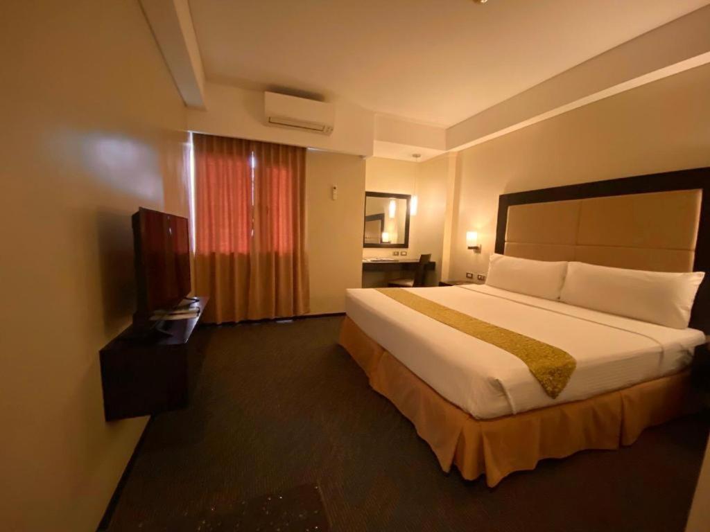 Mallberry Suites Business Hotel Cagayan de Oro Exteriör bild