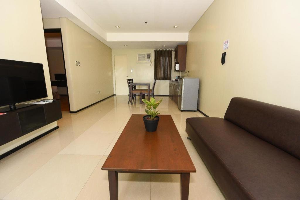 Mallberry Suites Business Hotel Cagayan de Oro Exteriör bild
