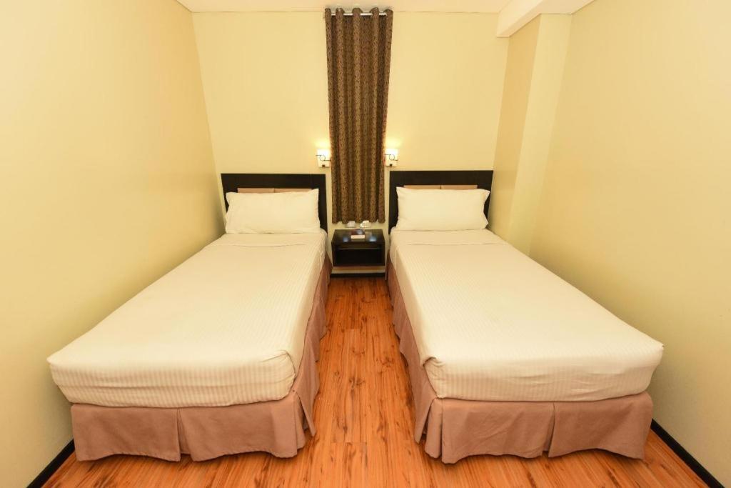 Mallberry Suites Business Hotel Cagayan de Oro Exteriör bild
