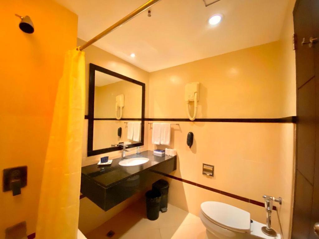 Mallberry Suites Business Hotel Cagayan de Oro Exteriör bild