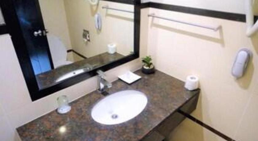 Mallberry Suites Business Hotel Cagayan de Oro Exteriör bild
