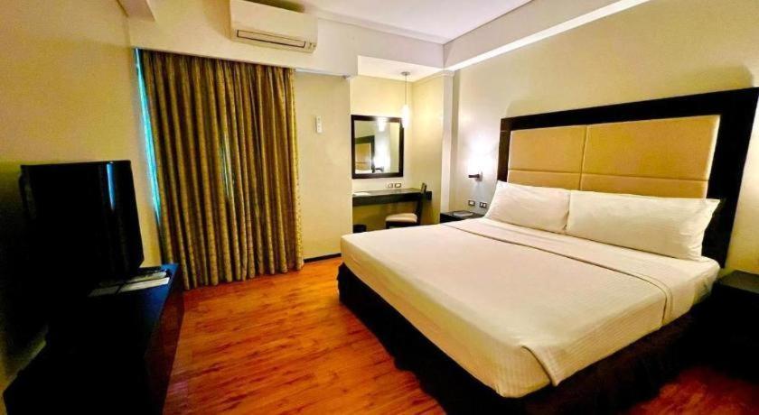 Mallberry Suites Business Hotel Cagayan de Oro Exteriör bild