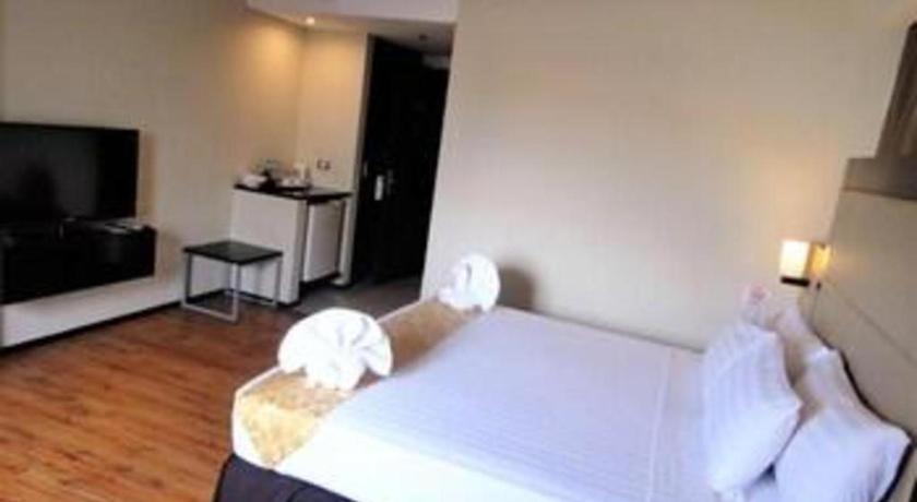 Mallberry Suites Business Hotel Cagayan de Oro Exteriör bild