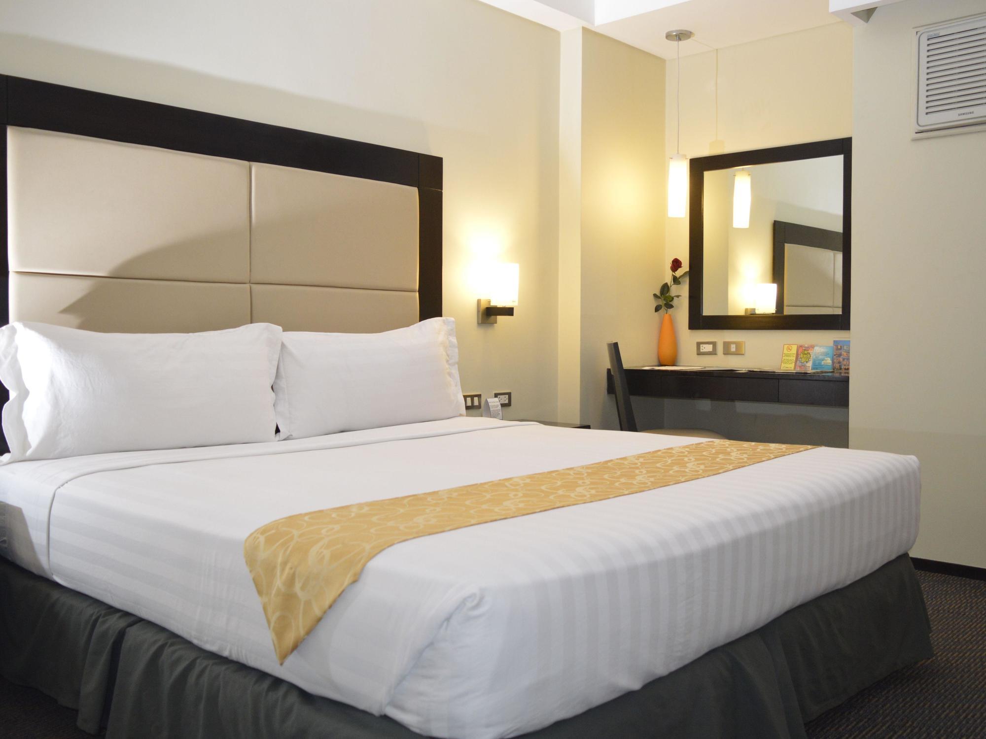 Mallberry Suites Business Hotel Cagayan de Oro Exteriör bild