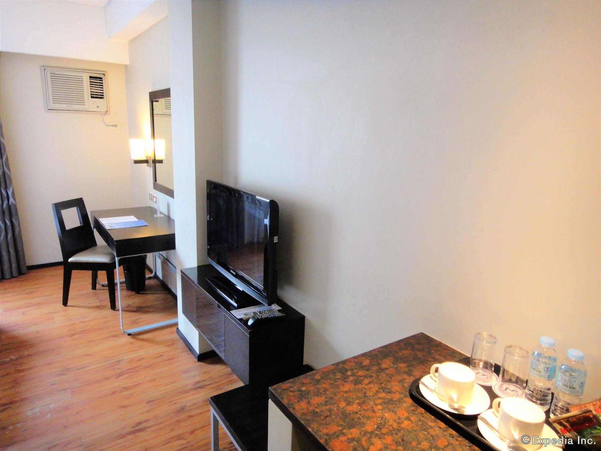 Mallberry Suites Business Hotel Cagayan de Oro Exteriör bild