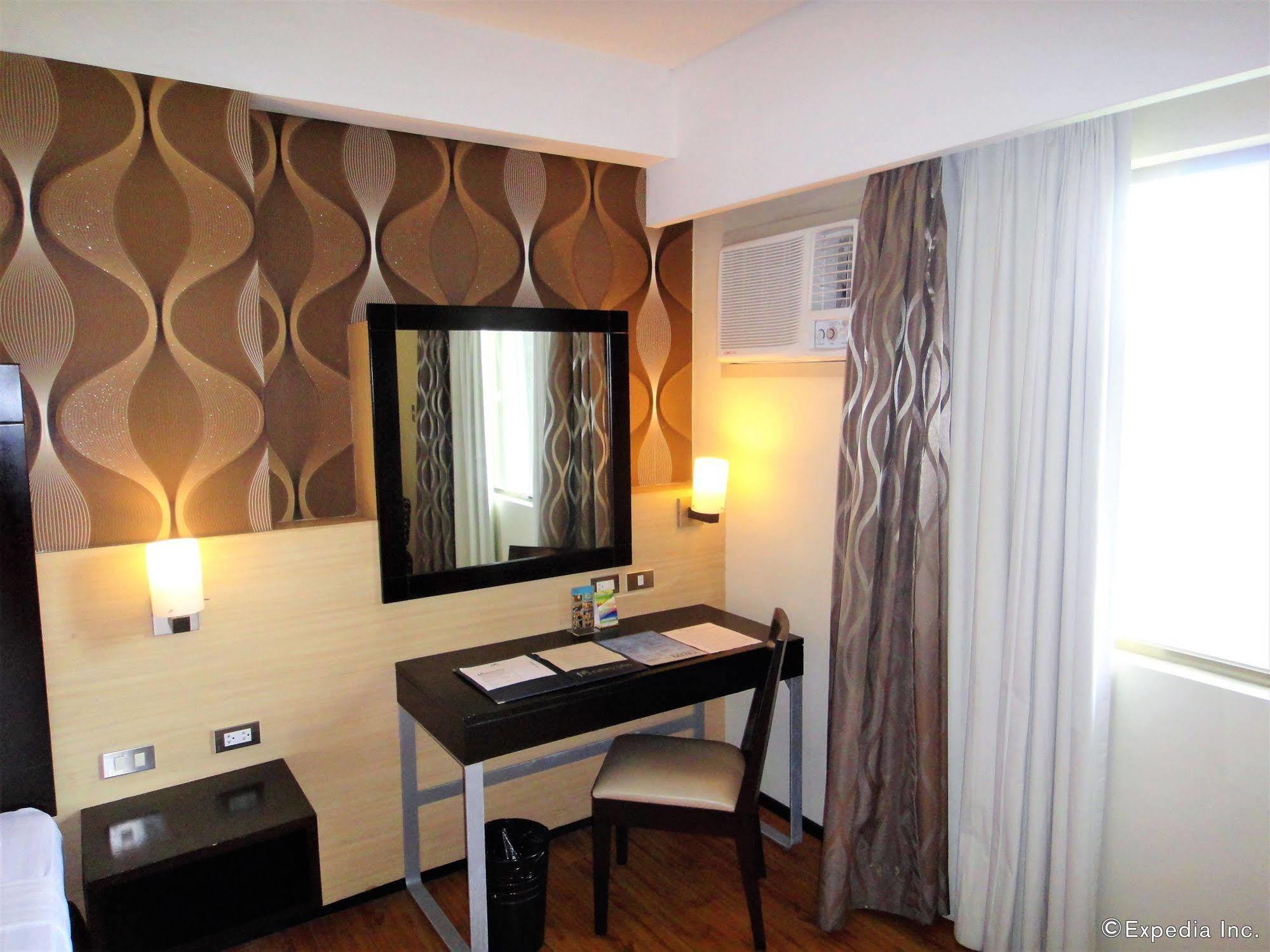 Mallberry Suites Business Hotel Cagayan de Oro Exteriör bild