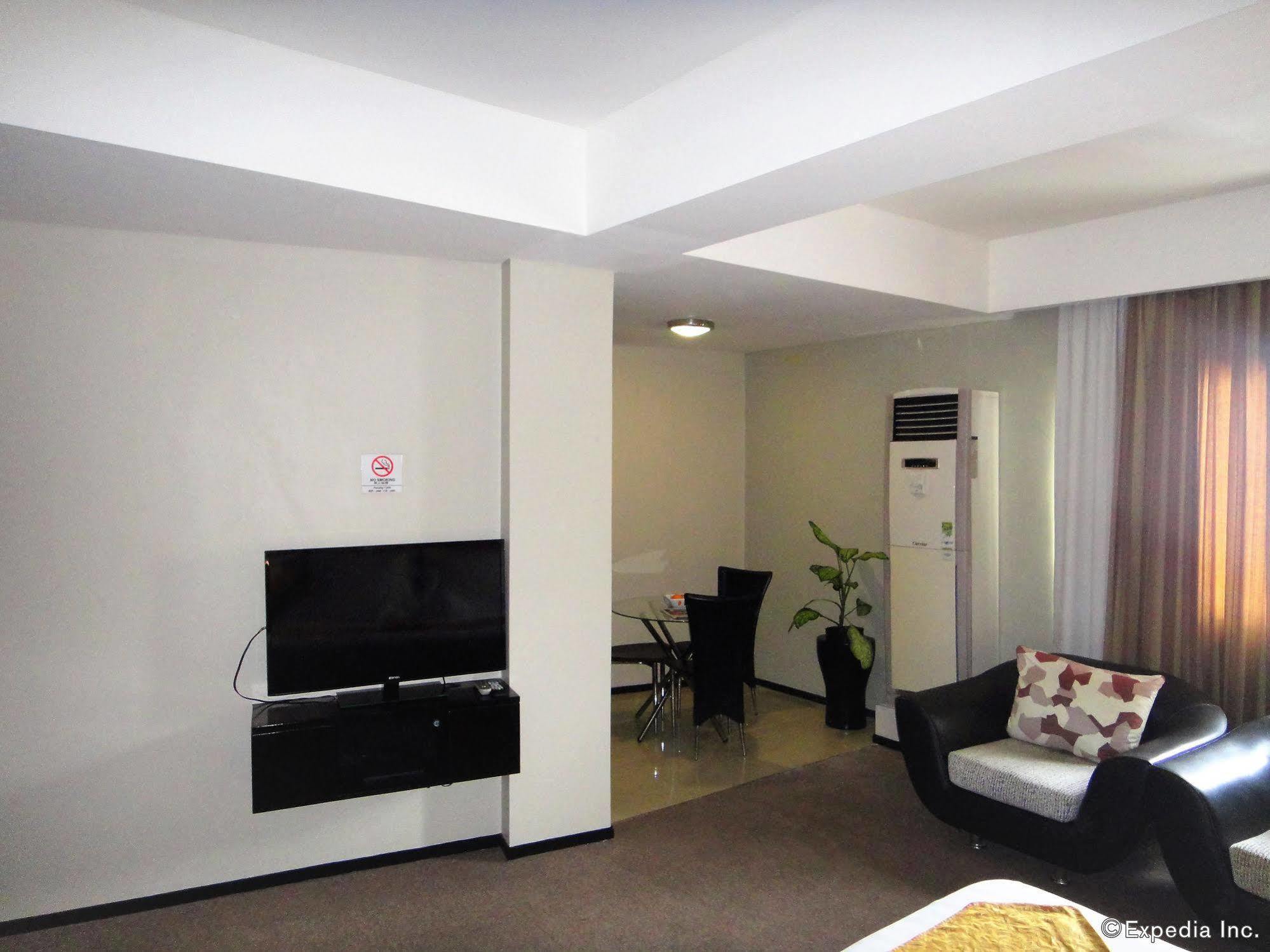 Mallberry Suites Business Hotel Cagayan de Oro Exteriör bild