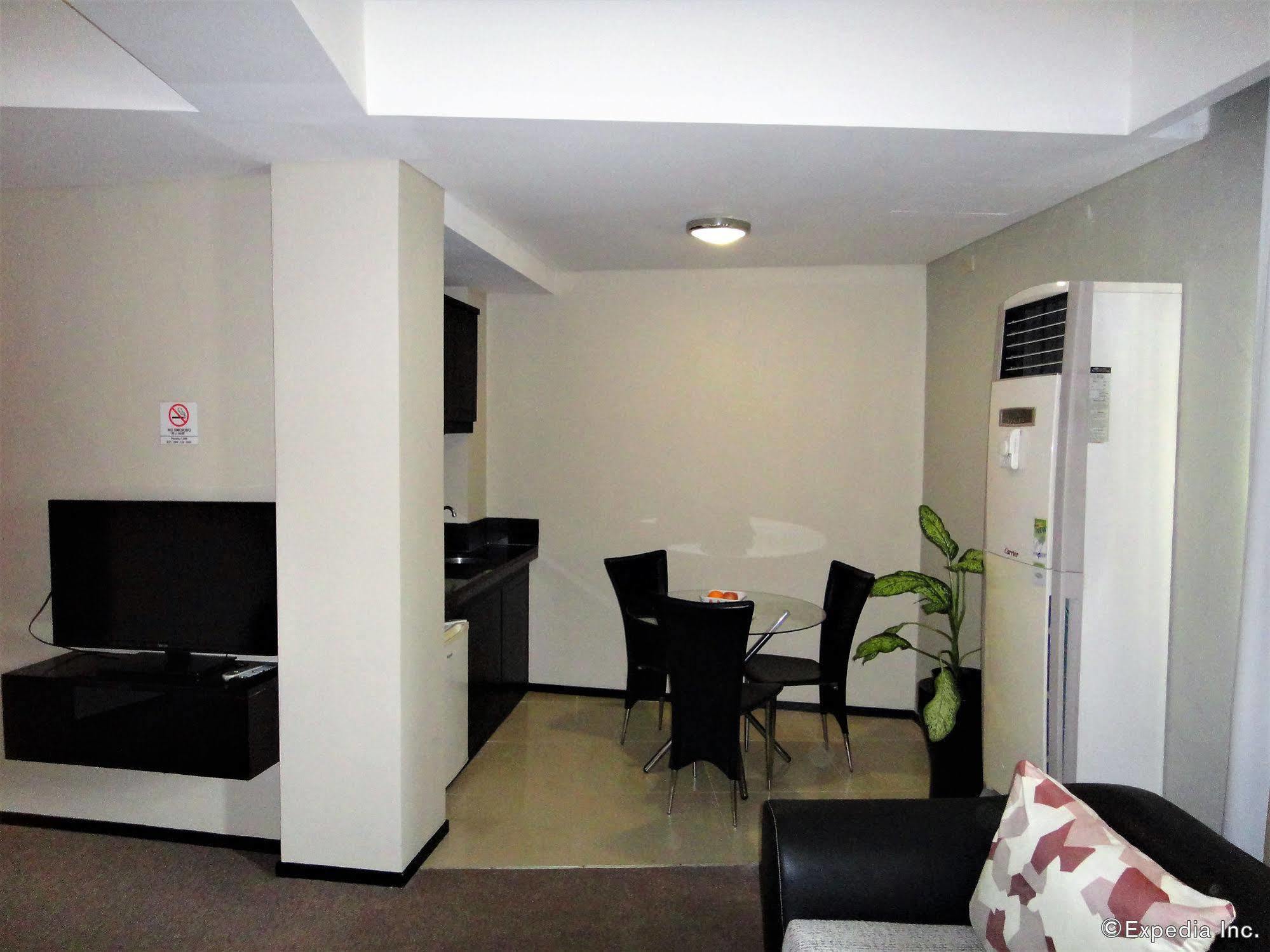 Mallberry Suites Business Hotel Cagayan de Oro Exteriör bild