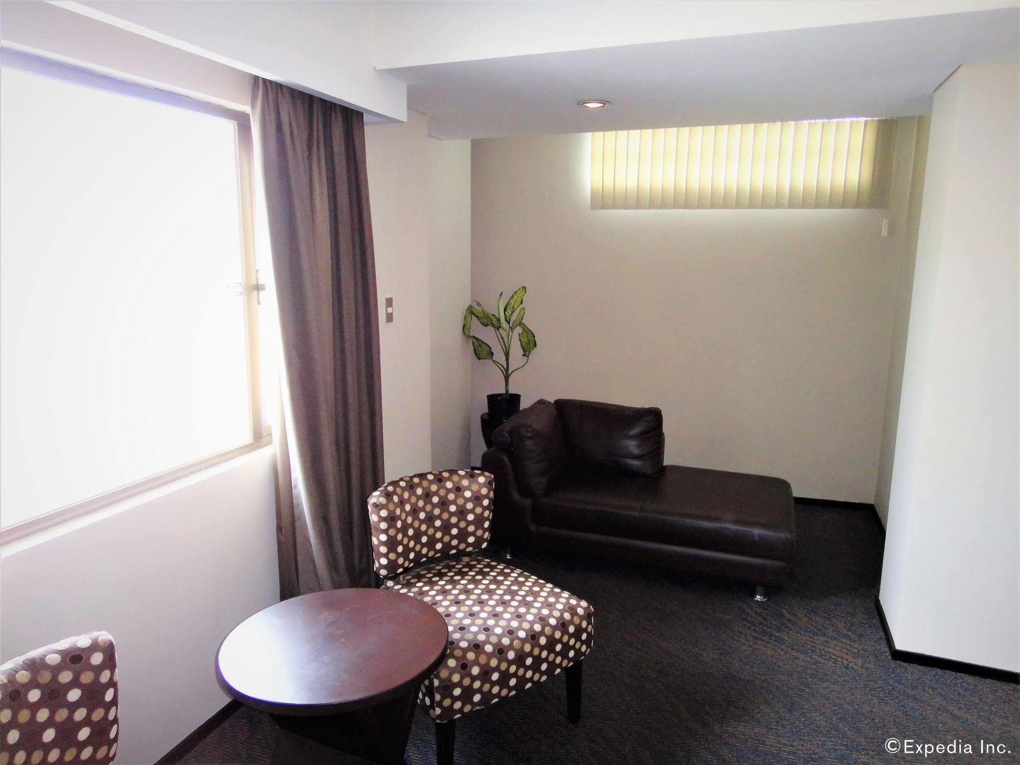 Mallberry Suites Business Hotel Cagayan de Oro Exteriör bild