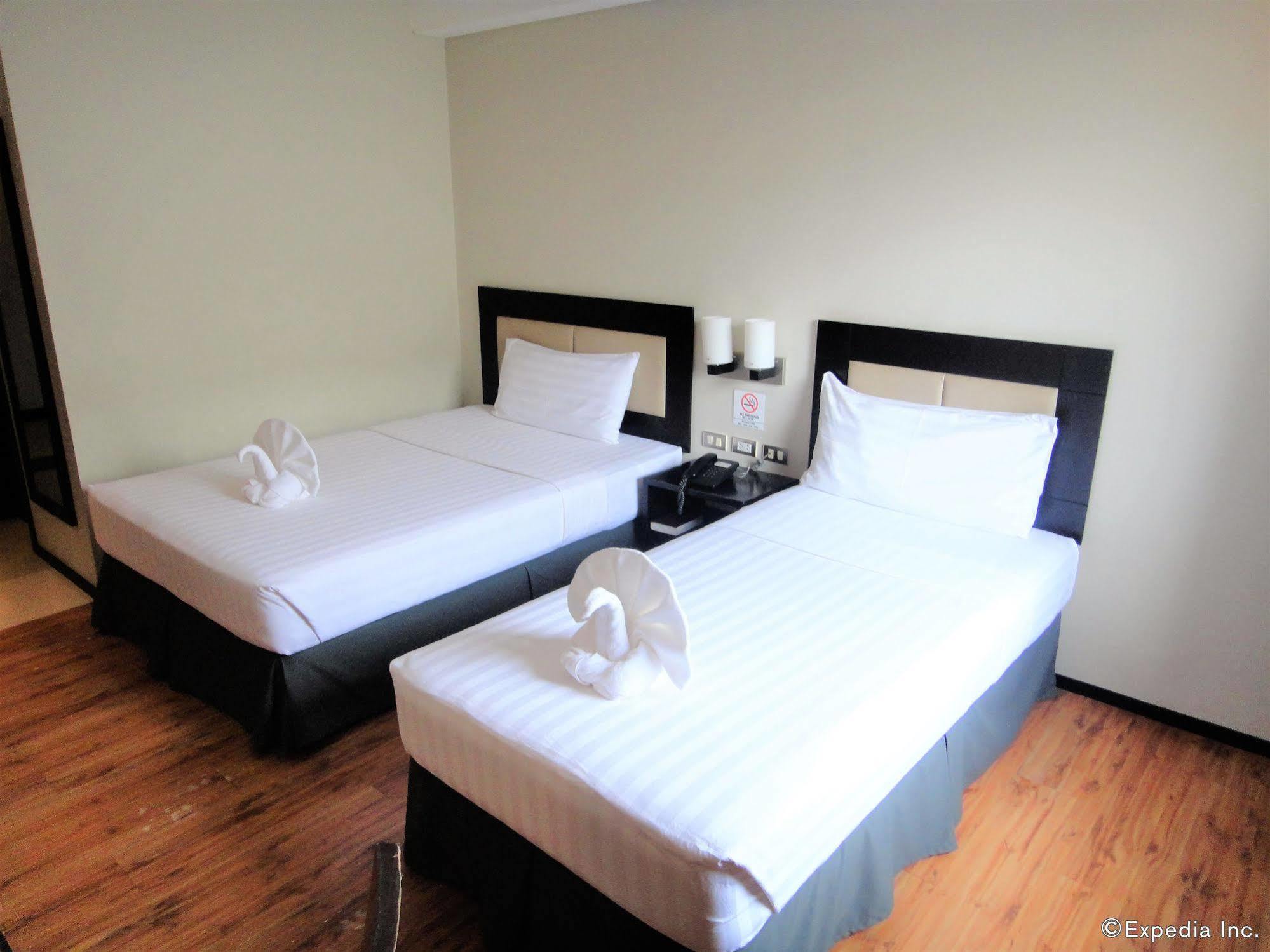 Mallberry Suites Business Hotel Cagayan de Oro Exteriör bild
