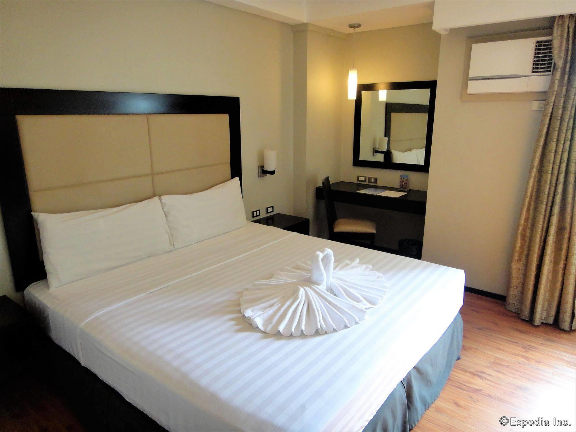 Mallberry Suites Business Hotel Cagayan de Oro Exteriör bild