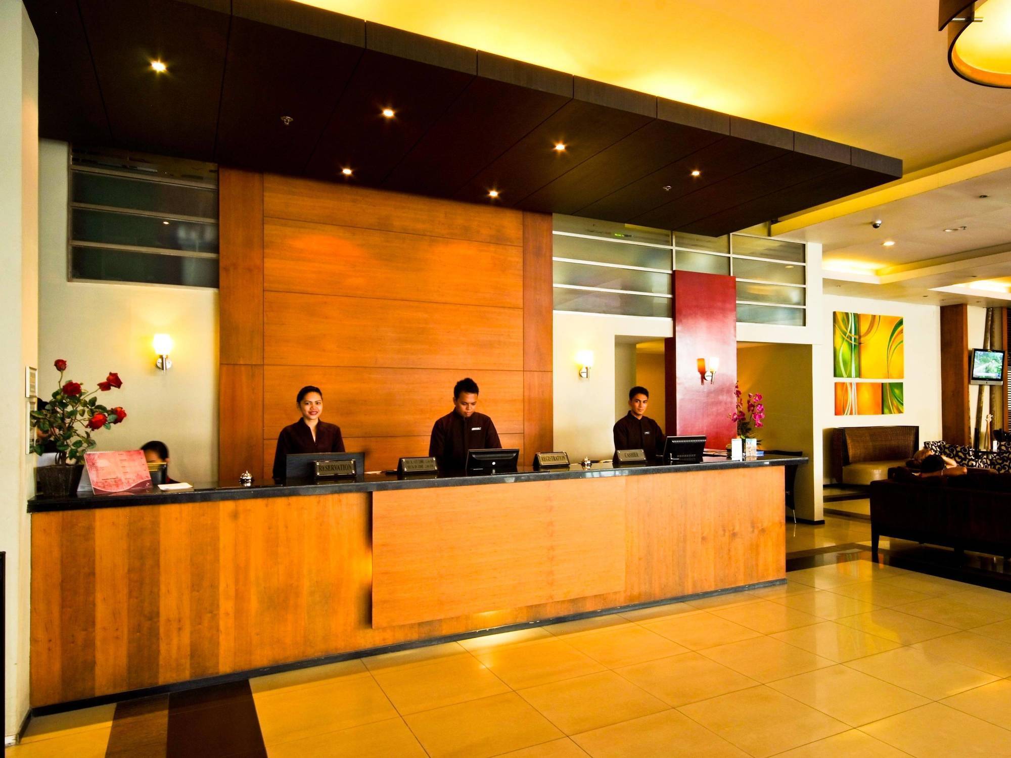Mallberry Suites Business Hotel Cagayan de Oro Exteriör bild