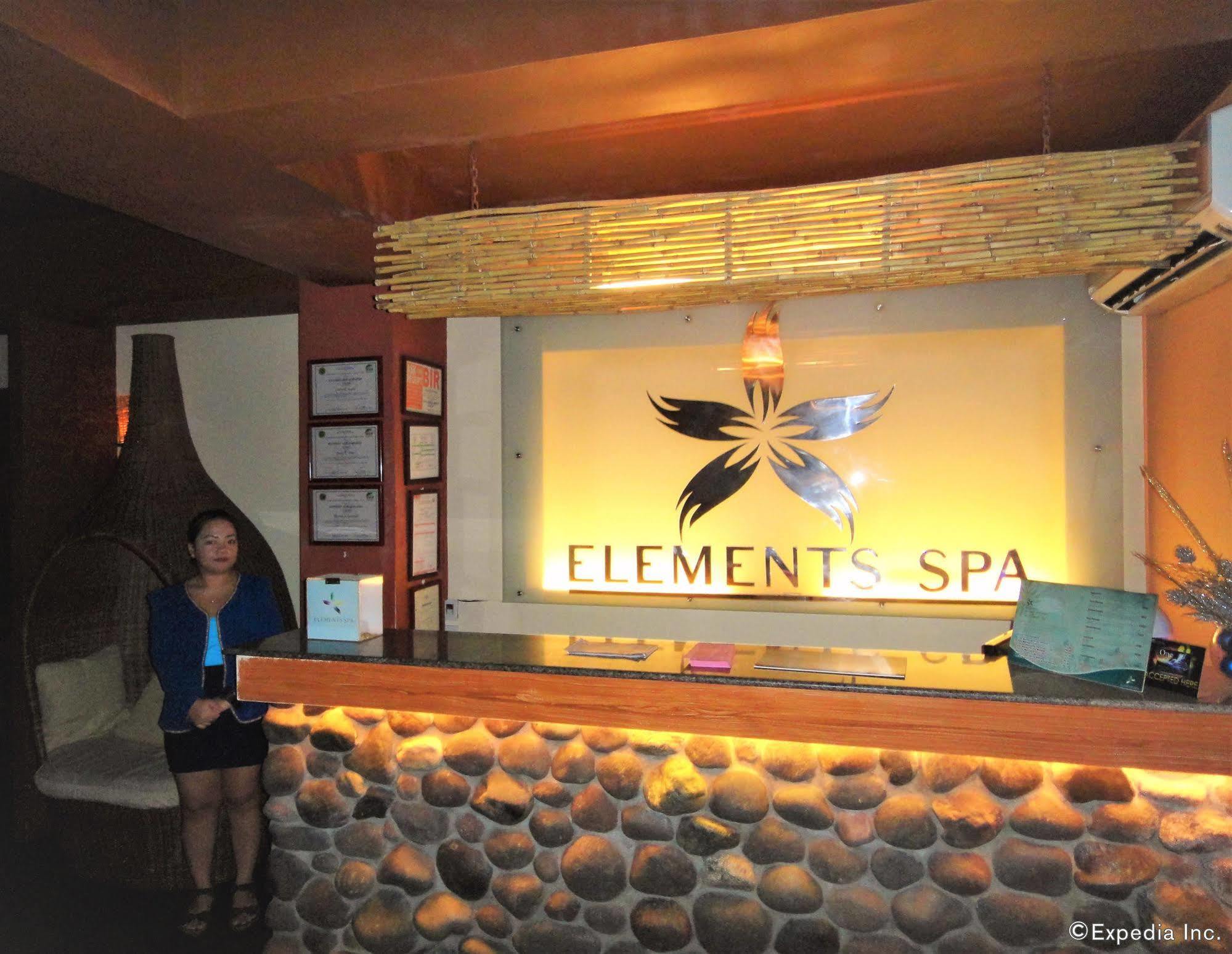 Mallberry Suites Business Hotel Cagayan de Oro Exteriör bild